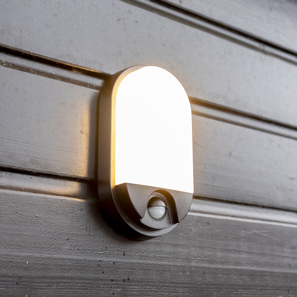 Trend - LED wall light with sensor - 10W 825lm - 3000K - Black