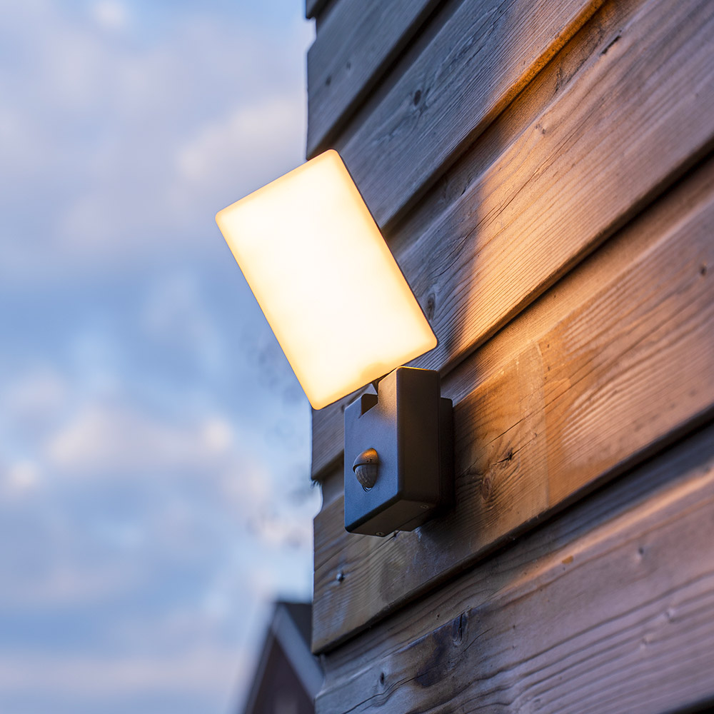 Selby - LED wall light with sensor - 10W 780lm - 3000K - Black