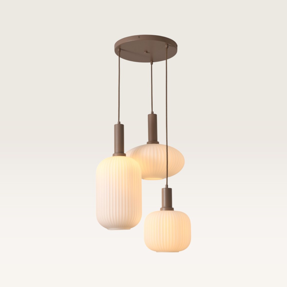 Pendelleuchte Iguazu Misto taupe - Drei Kugeln aus Opalglas in verschiedenen Formen