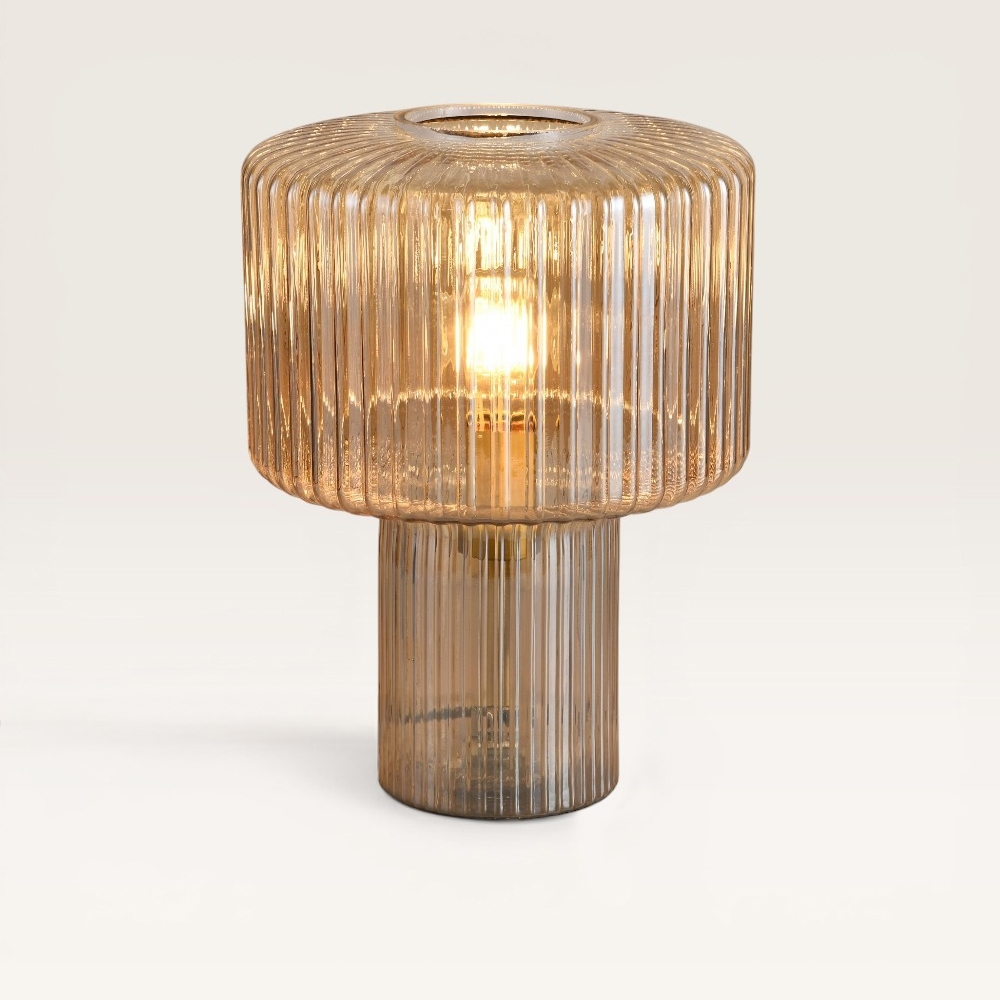Tischleuchte Ferano ambra – Lampe aus geripptem, bernsteinfarbenem Glas