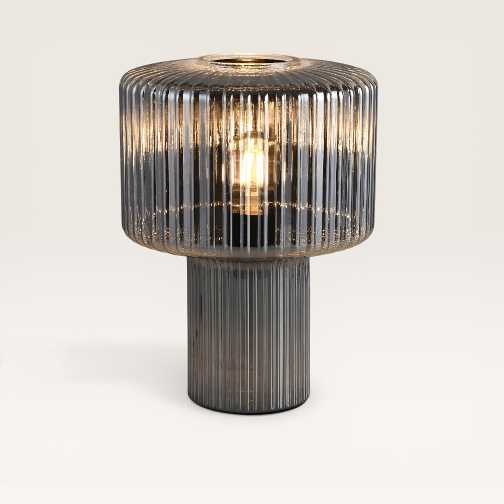 Tischleuchte Ferano vetro fumé – Lampe aus geripptem Rauchglas