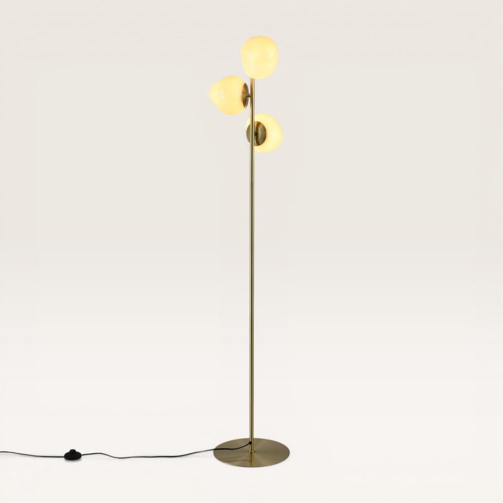 Lampadaire Elyndra crema ottone l - Sphères blanches à la forme unique