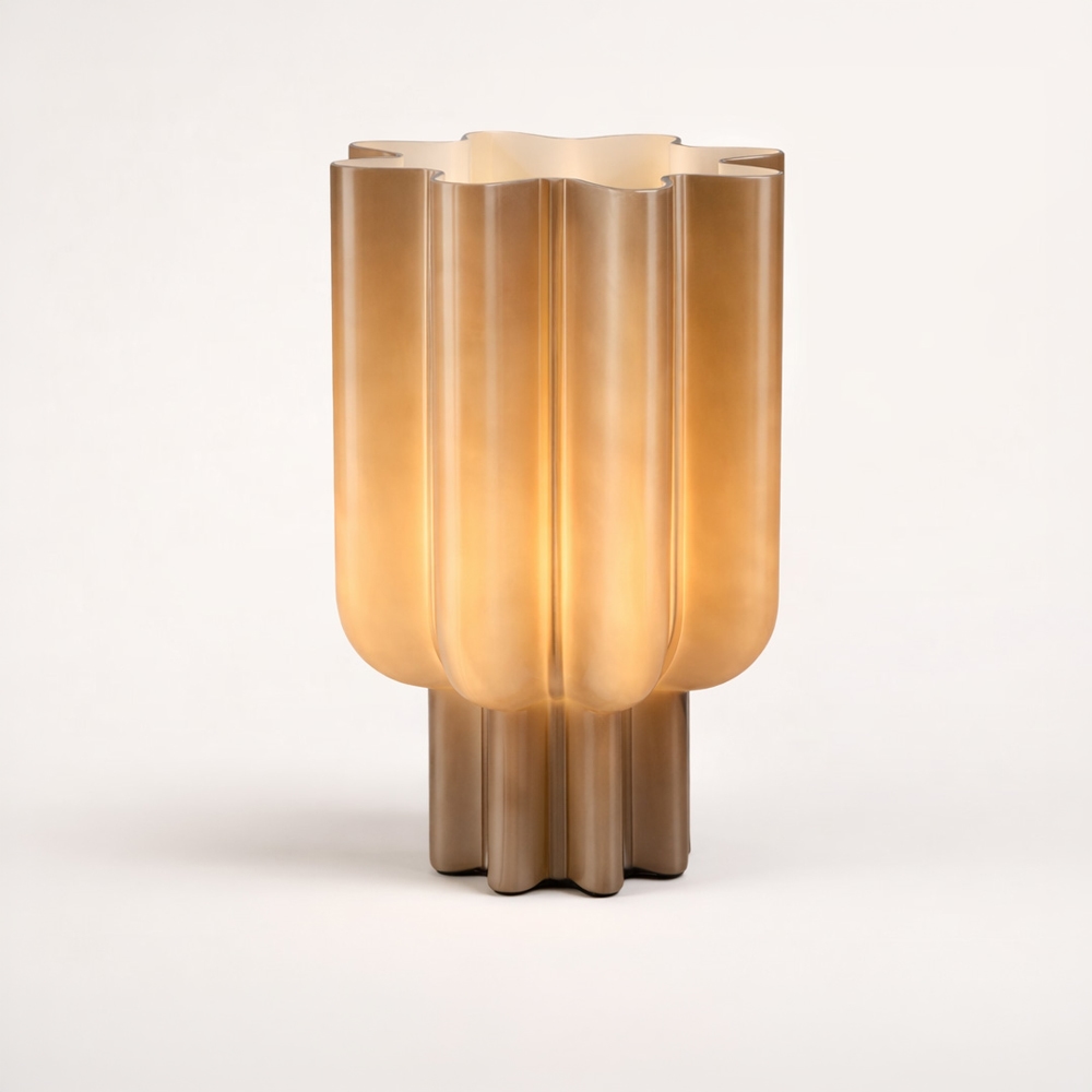 Tischleuchte Gessari - Designobjekt aus plissiertem Glas