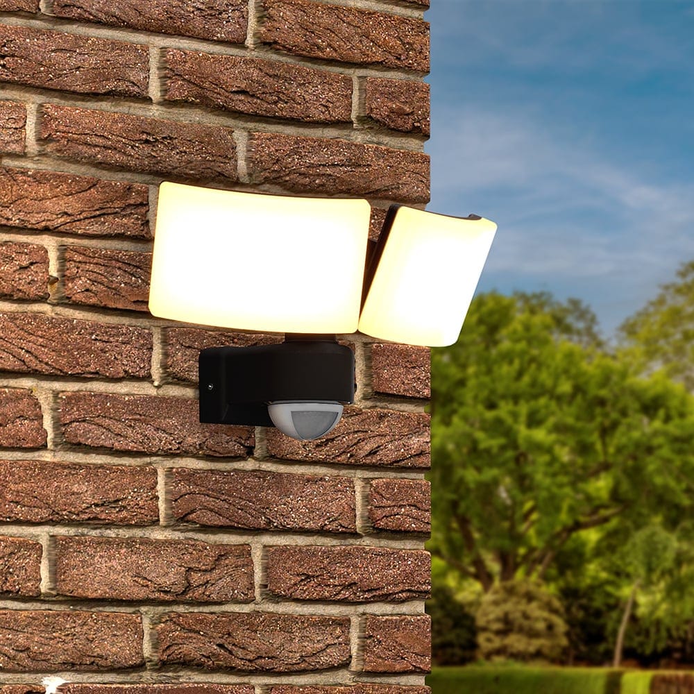 Luton - LED Wandlamp met sensor - 40 Watt 3300 Lumen - Bewegingssensor en schemerschakelaar - 3000K warm wit licht - dubbel afbeelding