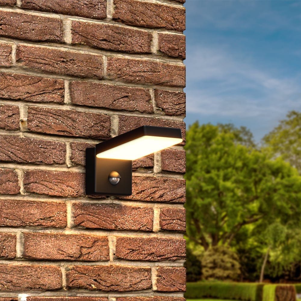 Selby - LED Wandlamp met sensor - 10 Watt 780 Lumen - Bewegingssensor en schemerschakelaar - 3000K warm wit licht - zwart afbeelding