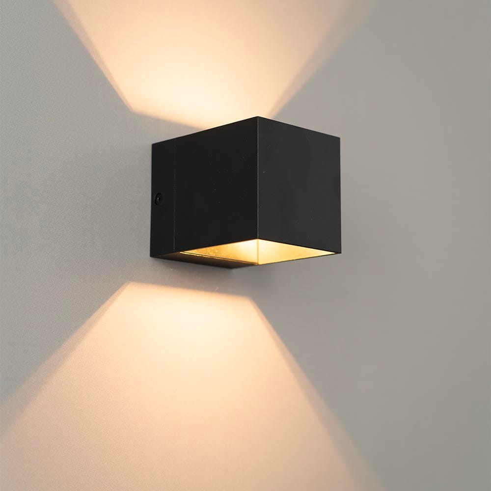Fornax nero by LUSENZ Kubusvormige up and down wandlamp met een mat zwarte coating