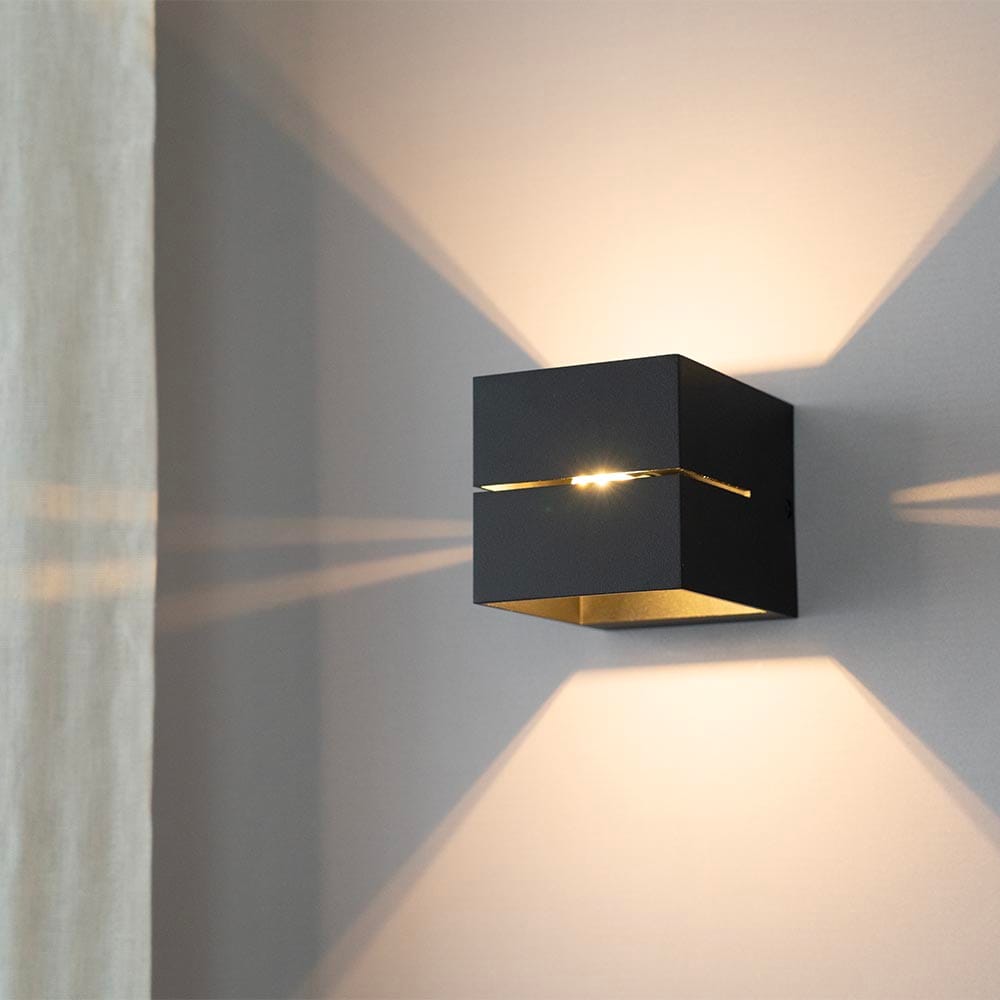 Gemini nero by LUSENZ - Kubusvormige up and down wandlamp met een mat zwarte coating afbeelding