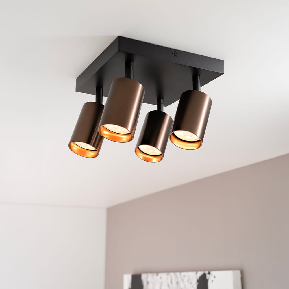 Taurus bronzo II II by LUSENZ - Vierkante 4-lichts plafondspot met kantelbare geborstelde bronzen spots en matzwarte basis afbeelding 1