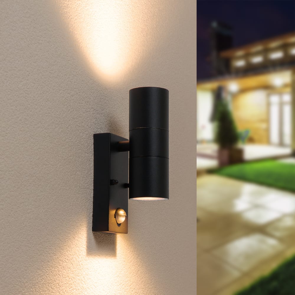 Blenda wandlamp - 2700K warm wit - Bewegingsmelder en schemerschakelaar - Zwart - IP44 spatwaterdicht - Up & Downlight voor buiten afbeelding
