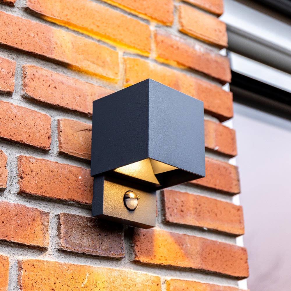 Kansas Anthrazit LED Wandleuchte PIR - IP65 - 3000K - 7W - Up & Down Light - Würfel