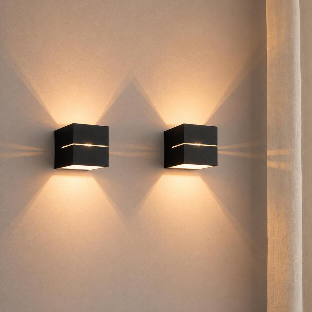 2x Gemini nero oro - Kubusvormige up and down wandlamp met mat zwarte coating en gouden interieur