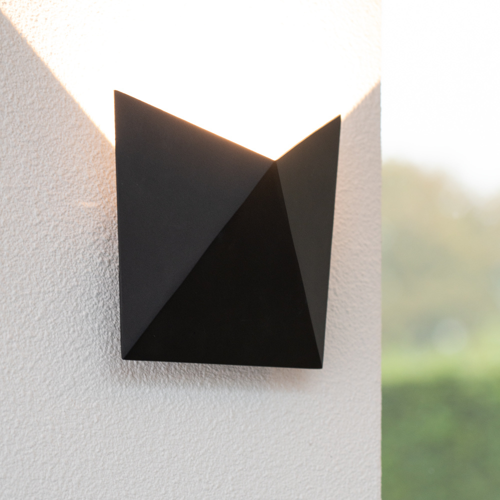 Tria LED Wandleuchte - 7W - 620lm - 3000K - IP54 - Schwarz